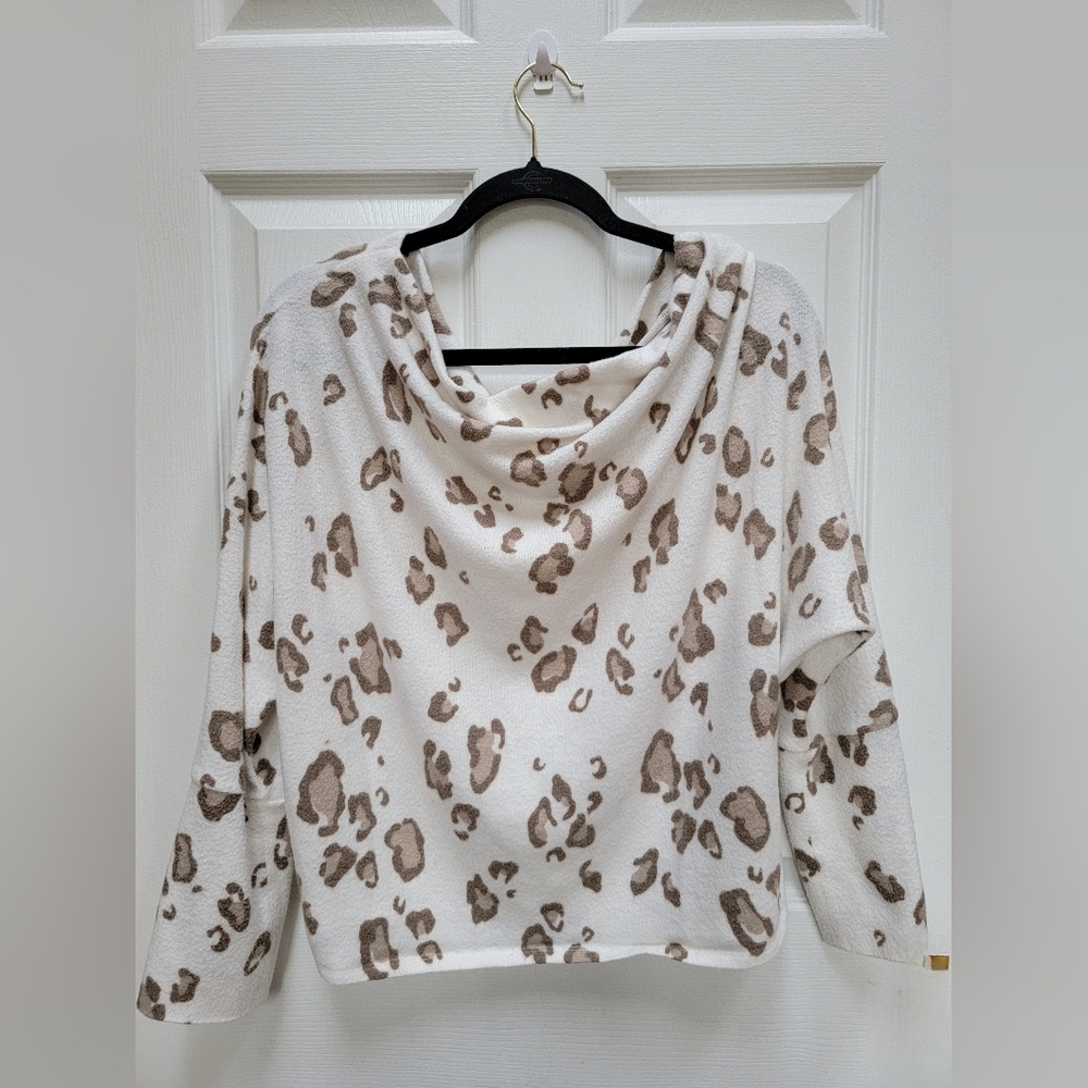 BKE Leopard Print Cowl Neck Off The Shoulder Top Size Large
